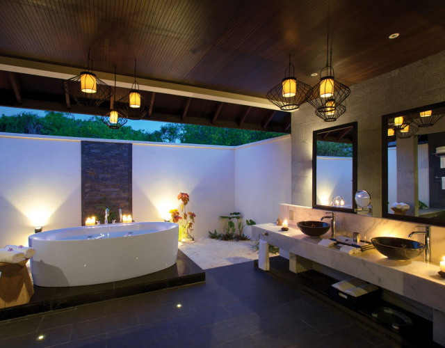 Atmosphere-Kanifushi---Sunset-junior-suite-bathroom-(1).jpg