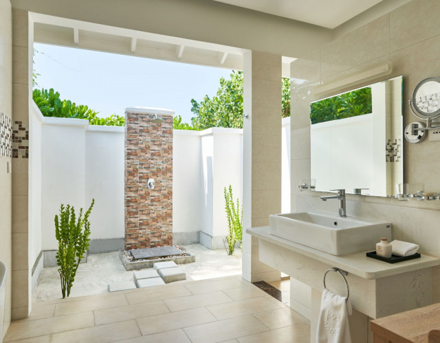 Beach-Suite-with-Pool-Bathroom-1.jpg