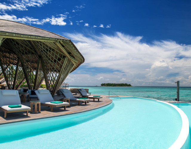 Madi-Hiyaa---Infinity-Pool.jpg