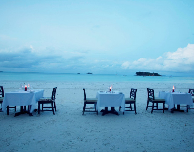 Paradise-Sun-Hotel---Beach-Dining-01.jpg