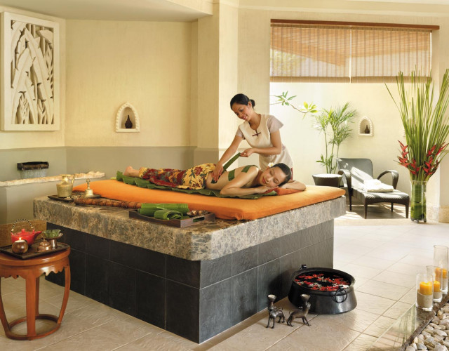 (N)64sp001h---Banana-Leaf-Treatment-at-CHI,-The-Spa.jpg
