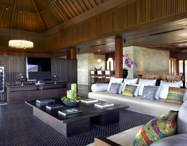 The-Mansions-Living-Room_03.jpg