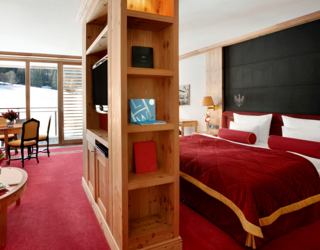JPEG_Kempinski-Das-Tirol_Deluxe-Junior-Suite_AJS_Webseite.jpg